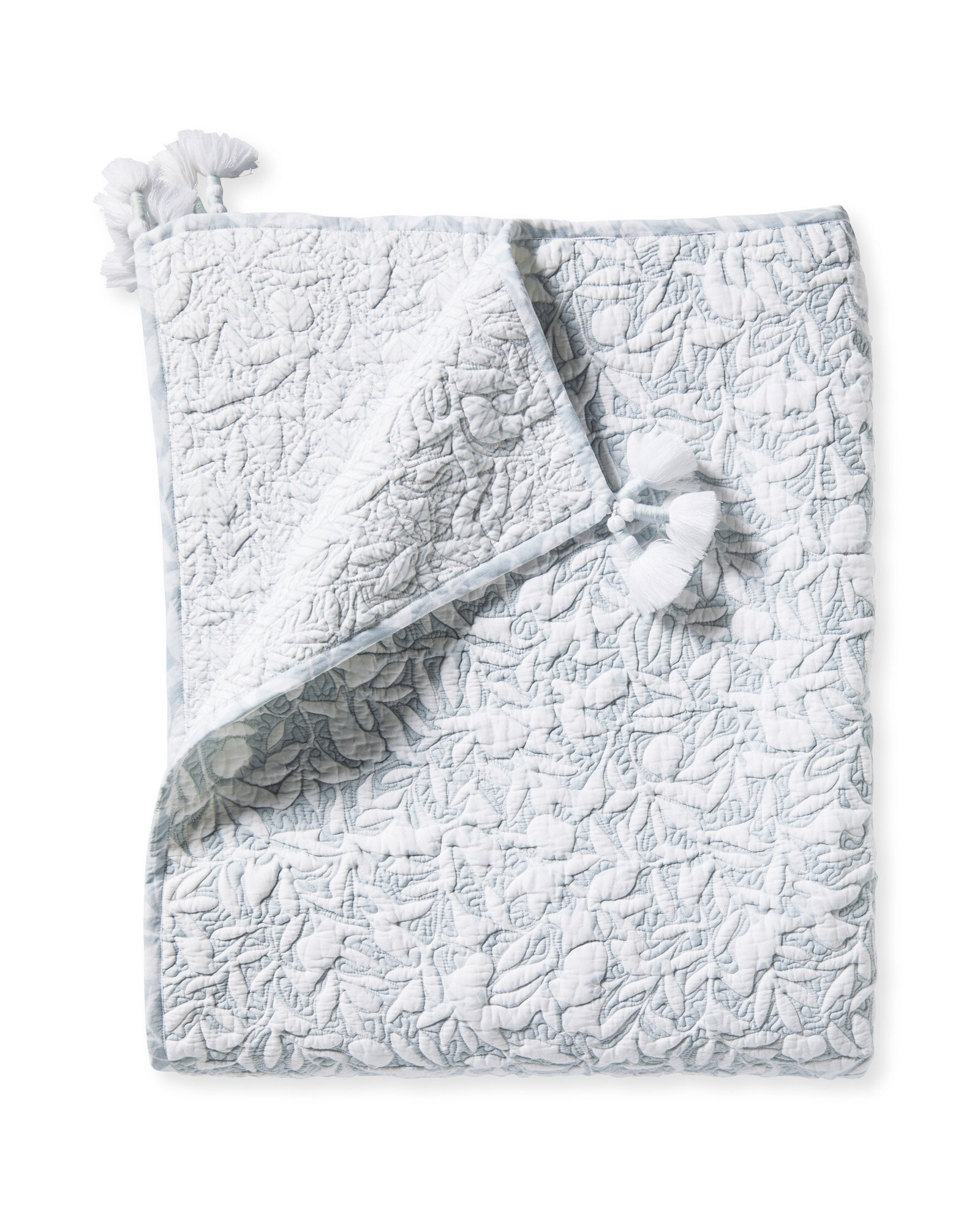 Quilt_Cortland_Sky_Fold_MV_0394_Crop_SH.jpg