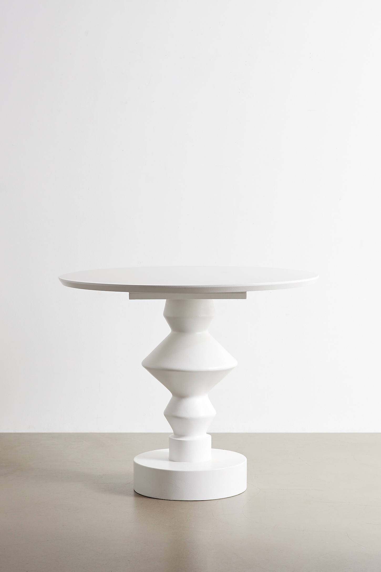 Vera Pedestal Dining Table - Urban Outfitters.jpeg